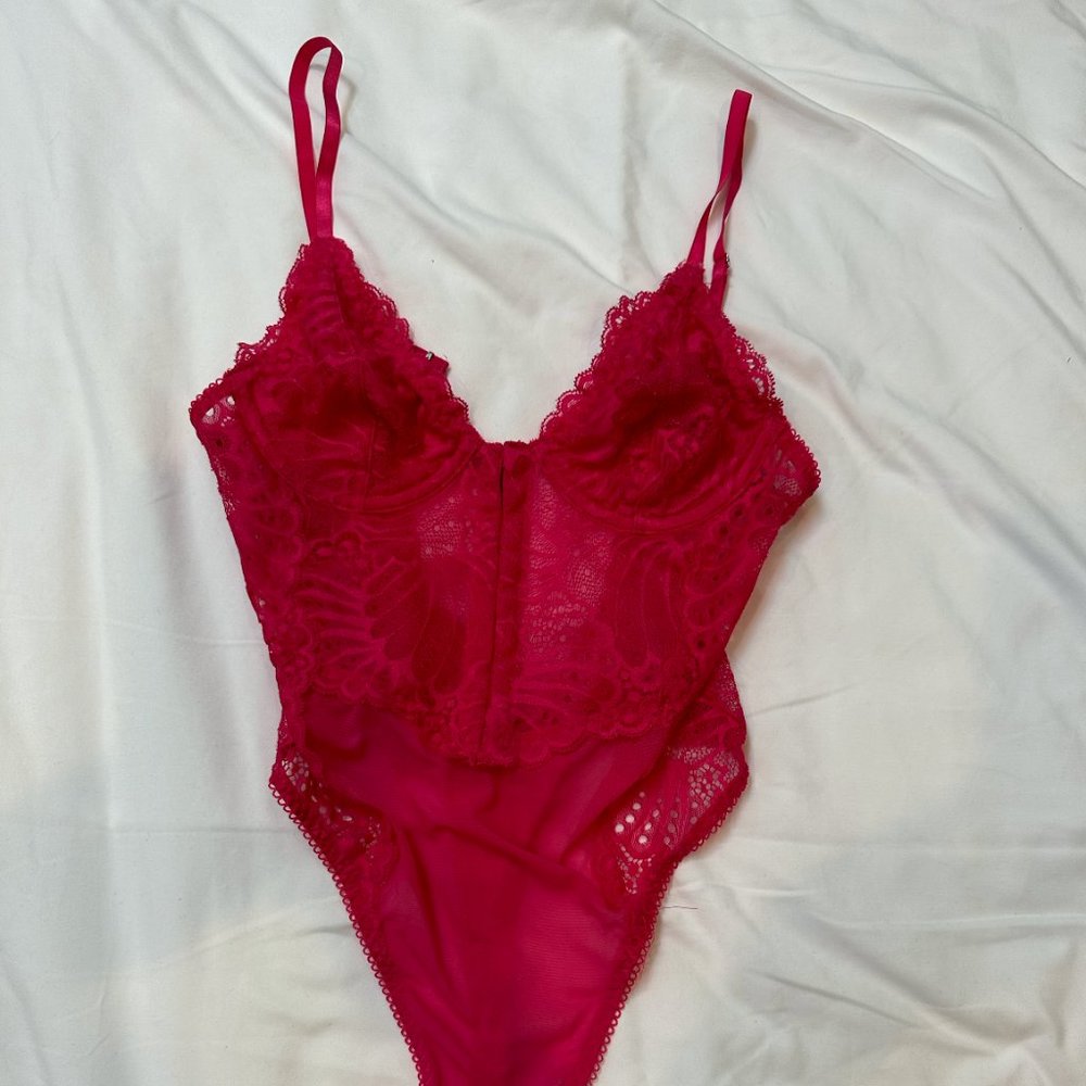 URBAN OUTFITTERS PINK LACE BODYSUIT PERFECT CONDITION